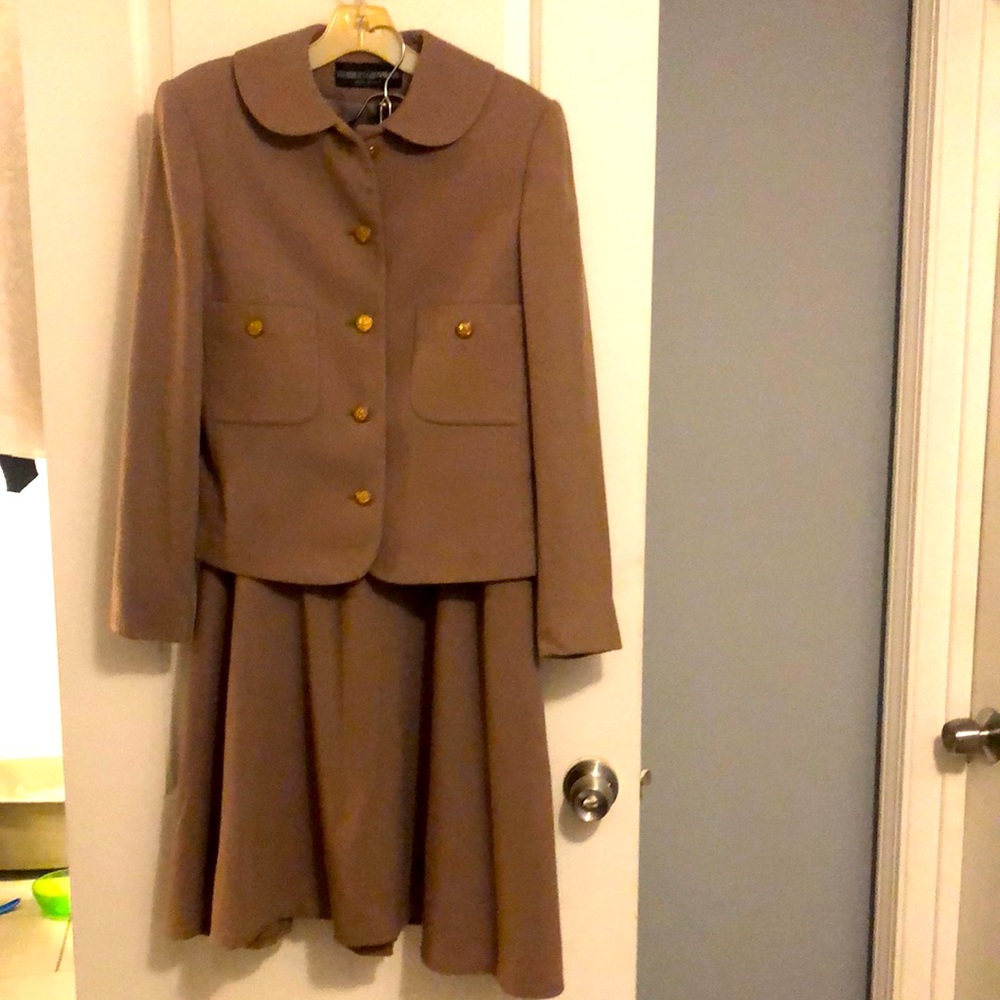 Designer 2pc Suit, Herbert Grossman, Sz 8, Tan, Blazer w/Skirt. T…